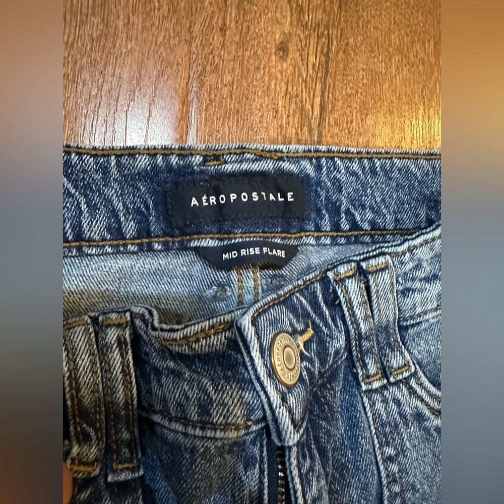 Aeropostale Blue Relaxed Jeans with Subtle Fading - Picture 5 of 7